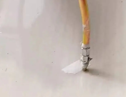 鸡东瓷砖空鼓维修公司专业解答在瓷砖铺贴过程中，如果使用的砂料过粗（如全部使用了粗砂），可能会导致以下问题